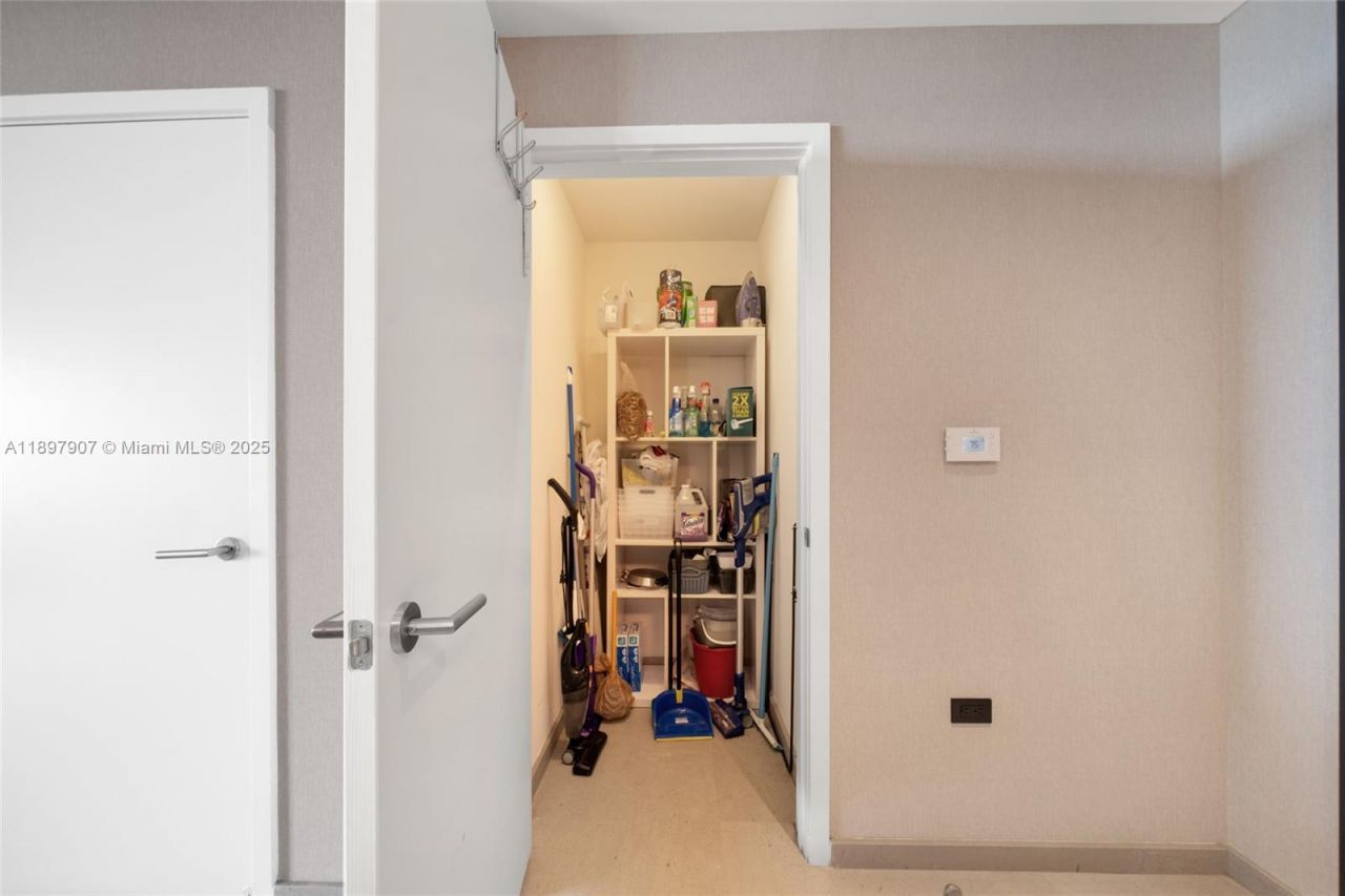 88 SW 7th St, Unit 3910, Miami, FL 33130 Photo