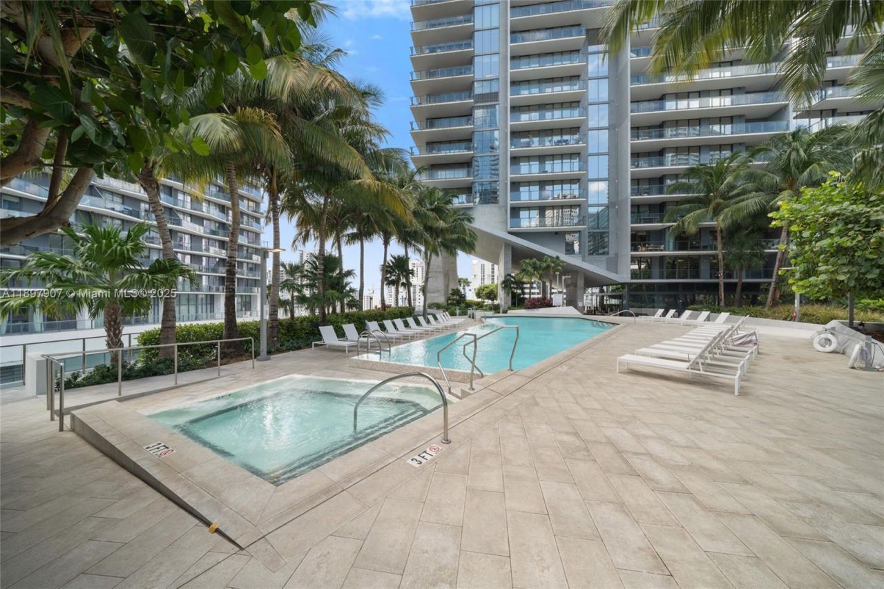 88 SW 7th St, Unit 3910, Miami, FL 33130 Photo