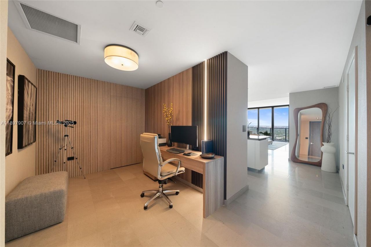 88 SW 7th St, Unit 3910, Miami, FL 33130 Photo