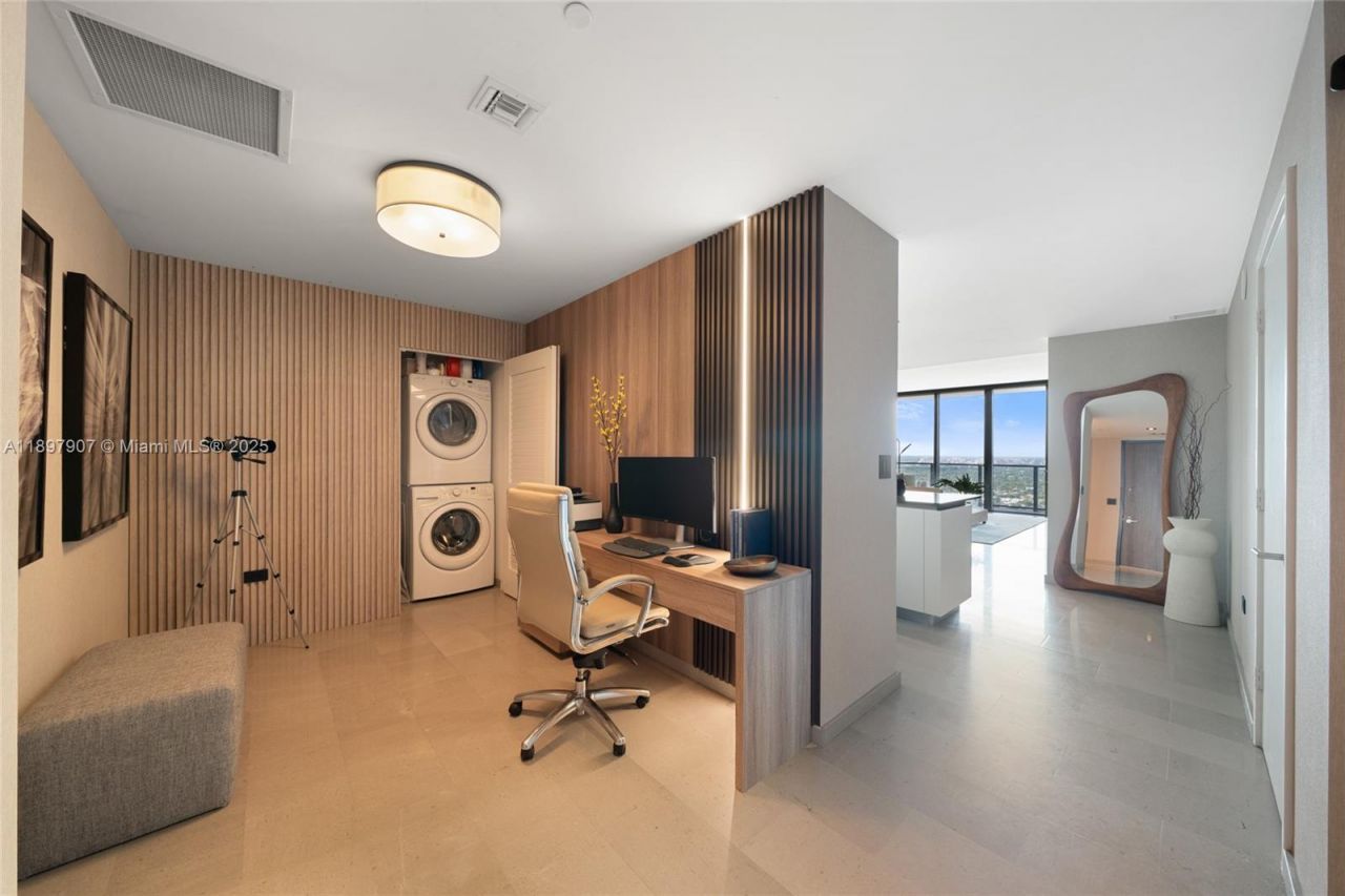 88 SW 7th St, Unit 3910, Miami, FL 33130 Photo