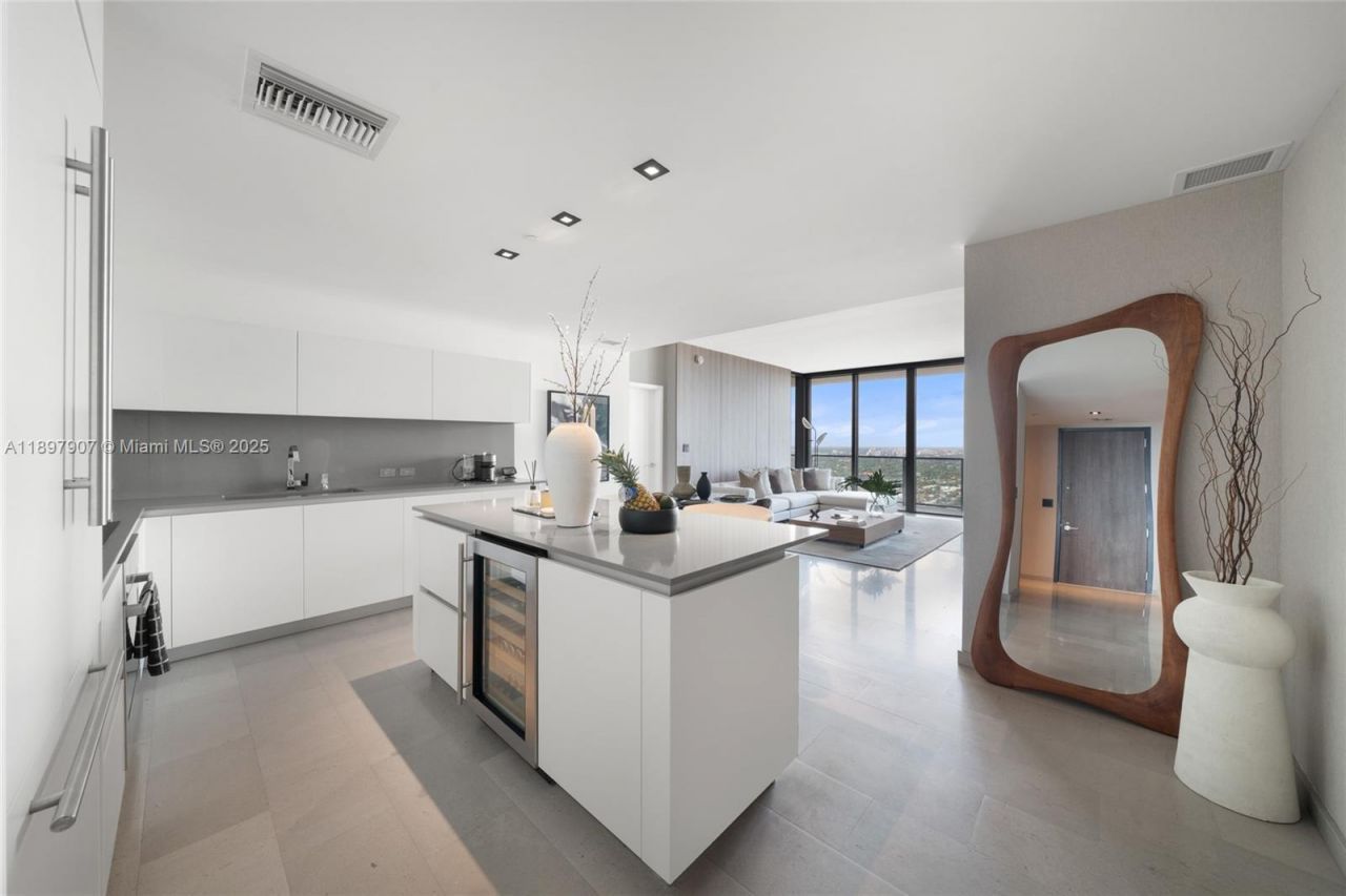 88 SW 7th St, Unit 3910, Miami, FL 33130 Photo