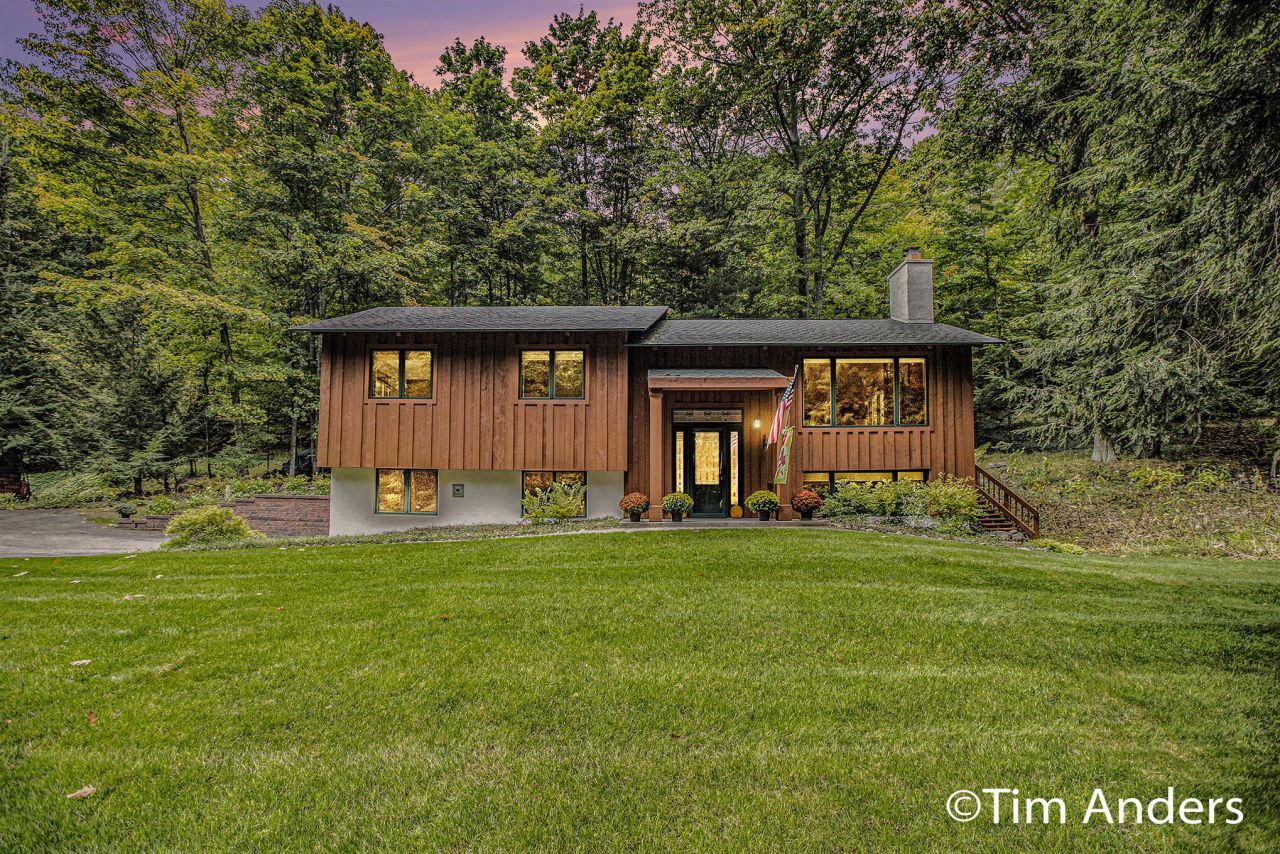 4039 E Oxford Drive, Leland, MI 49654 Main Photo