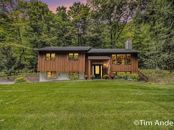 4039 E Oxford Drive, Leland, MI 49654