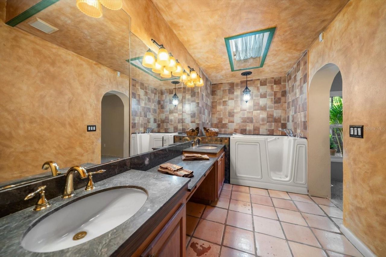 3033 82nd Way N, Saint Petersburg, FL 33710 Photo