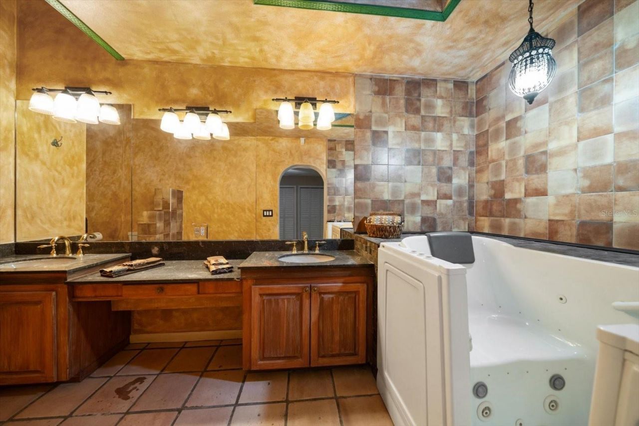 3033 82nd Way N, Saint Petersburg, FL 33710 Photo