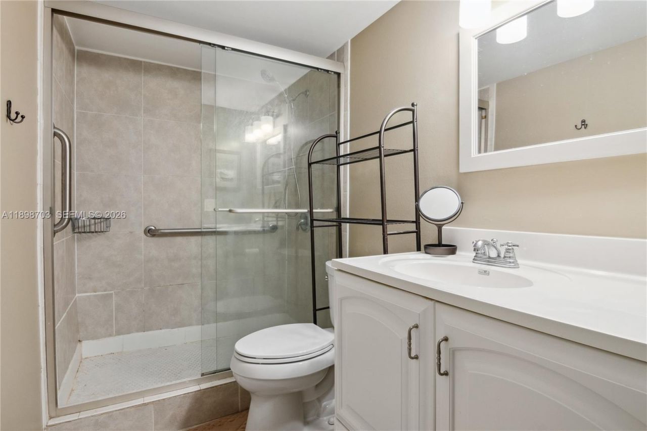 401 Golden Isles Dr, Unit 1012, Hallandale Beach, FL 33009 Photo