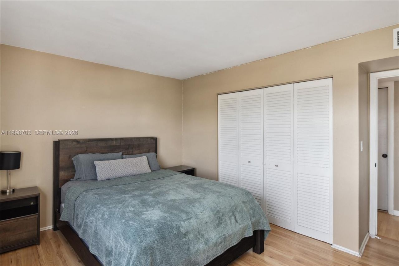 401 Golden Isles Dr, Unit 1012, Hallandale Beach, FL 33009 Photo