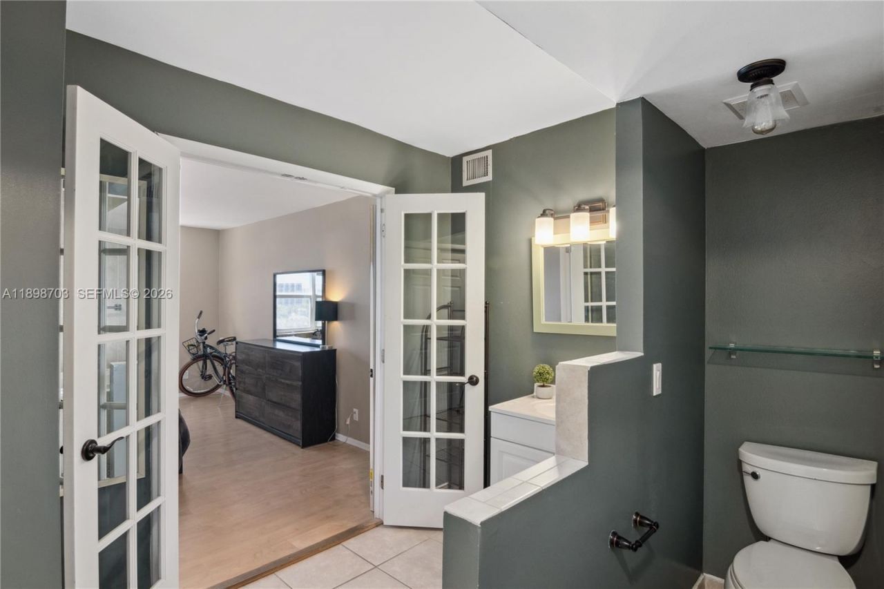 401 Golden Isles Dr, Unit 1012, Hallandale Beach, FL 33009 Photo