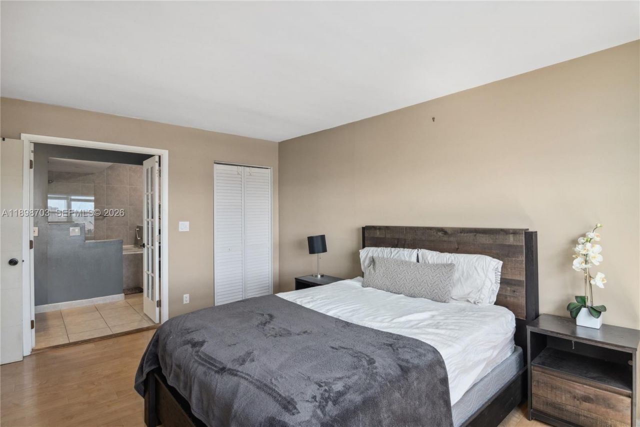 401 Golden Isles Dr, Unit 1012, Hallandale Beach, FL 33009 Photo