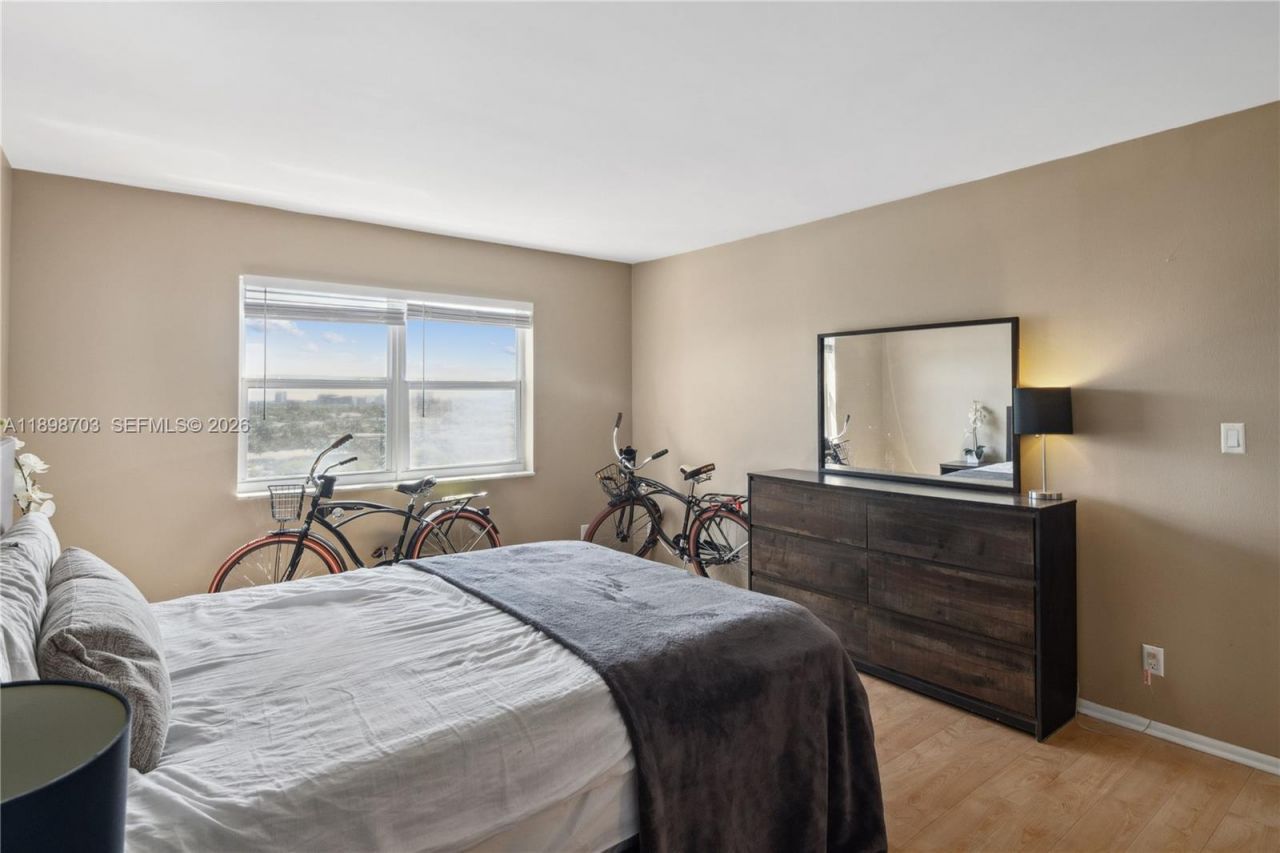 401 Golden Isles Dr, Unit 1012, Hallandale Beach, FL 33009 Photo