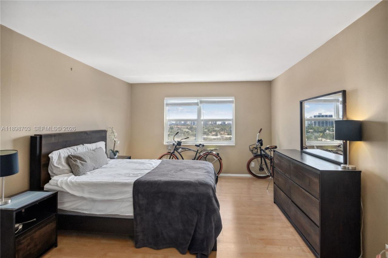 401 Golden Isles Dr, Unit 1012, Hallandale Beach, FL 33009 Photo