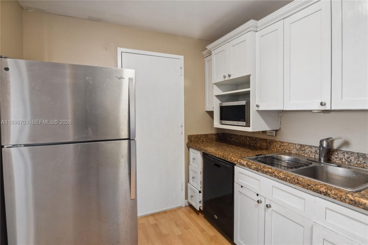 401 Golden Isles Dr, Unit 1012, Hallandale Beach, FL 33009 Photo