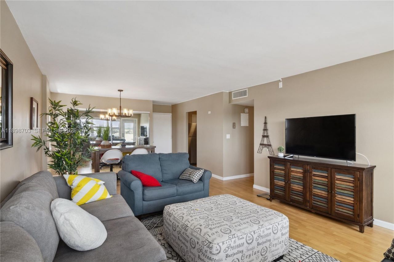 401 Golden Isles Dr, Unit 1012, Hallandale Beach, FL 33009 Photo