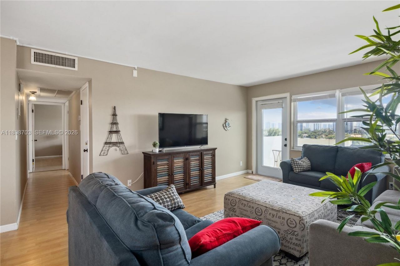 401 Golden Isles Dr, Unit 1012, Hallandale Beach, FL 33009 Photo