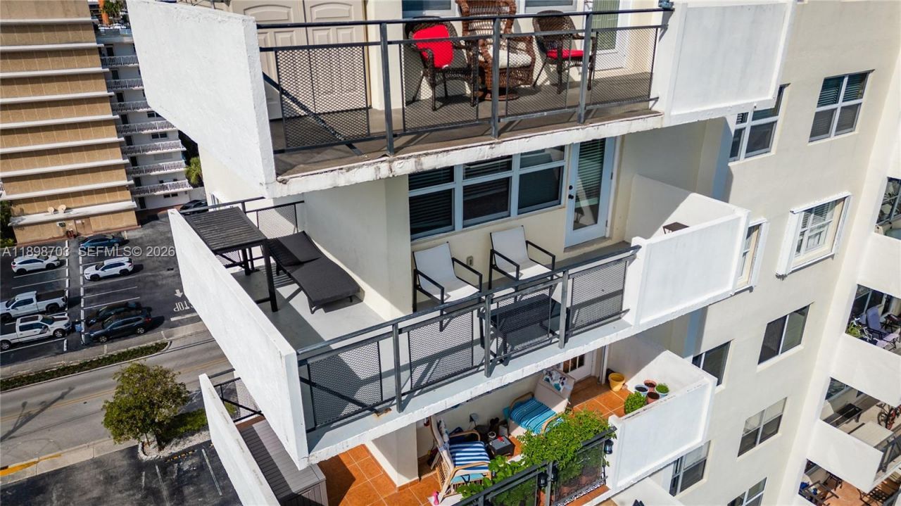 401 Golden Isles Dr, Unit 1012, Hallandale Beach, FL 33009 Photo