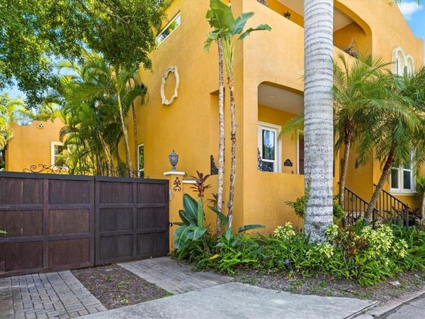 1724 CHERRY LANE, SARASOTA, FL 34236