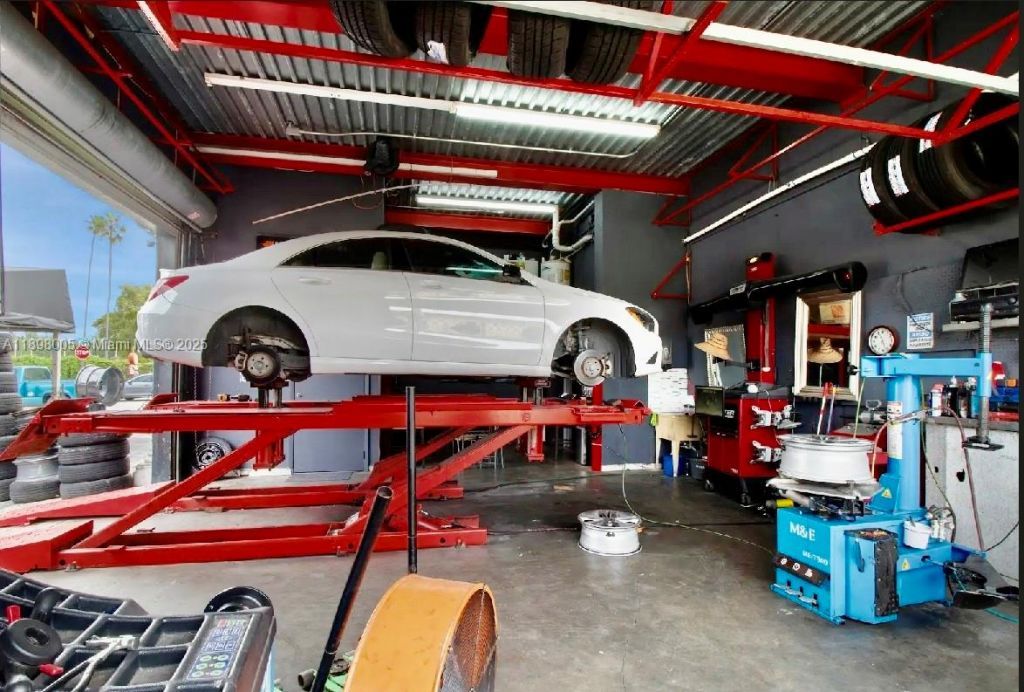 2692 Palm Ave, Hialeah, FL 33010 Photo