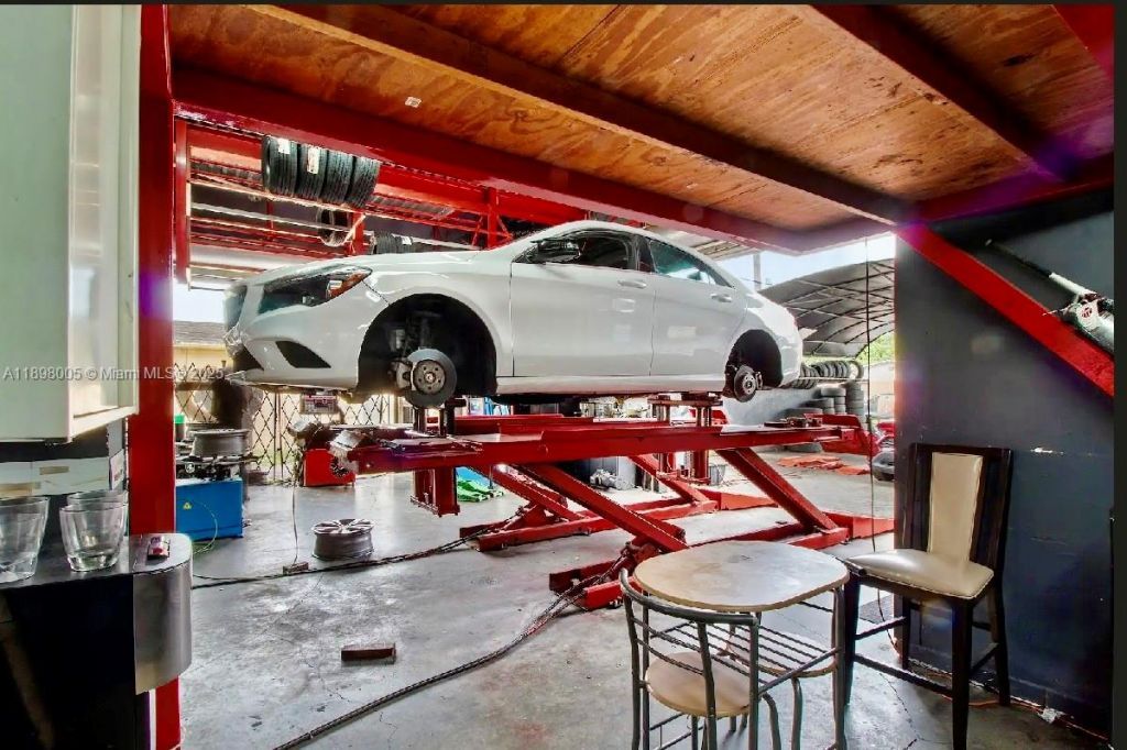 2692 Palm Ave, Hialeah, FL 33010 Photo