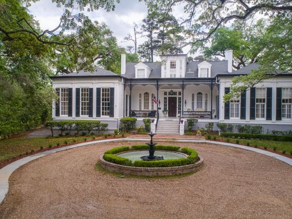 307 Oak Street, Natchez, MS 39120