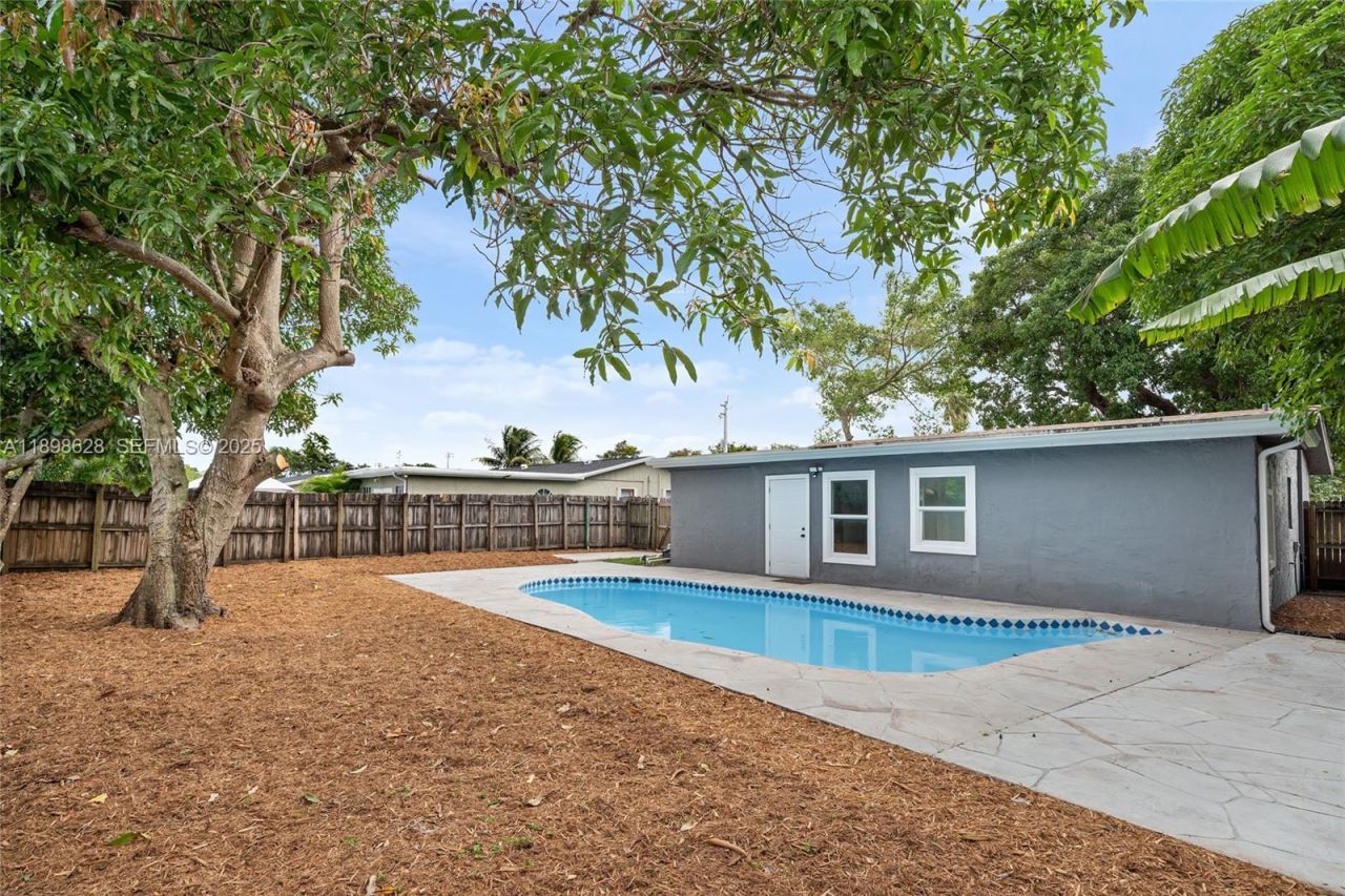 7705 Kimberly Blvd, North Lauderdale, FL 33068 Main Photo