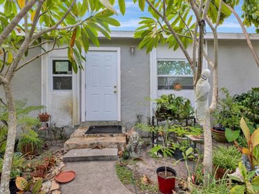 3278 56TH AVENUE N, ST PETERSBURG, FL 33714