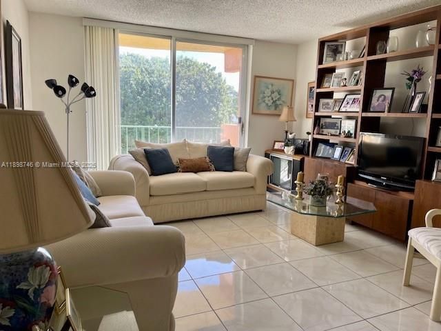 9350 Fontainebleau Blvd, Unit 408, Miami, FL 33172 Photo