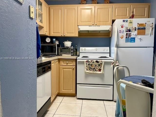 9350 Fontainebleau Blvd, Unit 408, Miami, FL 33172 Photo