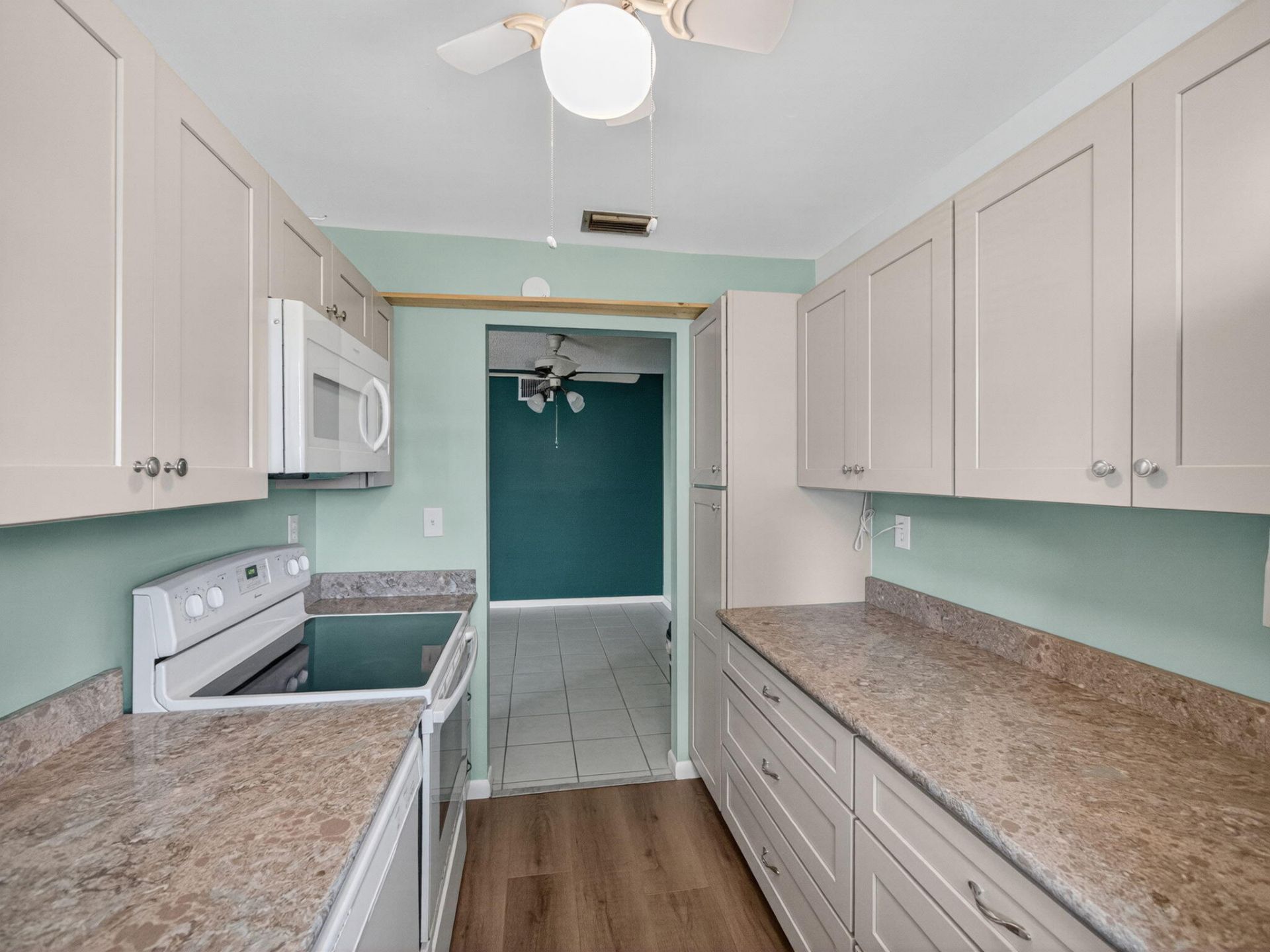 111 Lakes End Drive, Unit B, Fort Pierce, FL 34982 Photo