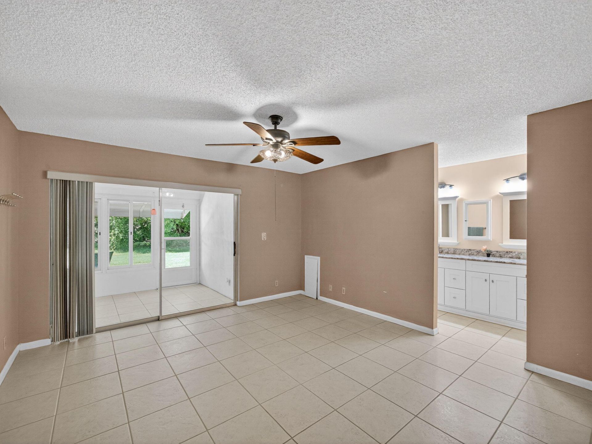 111 Lakes End Drive, Unit B, Fort Pierce, FL 34982 Photo