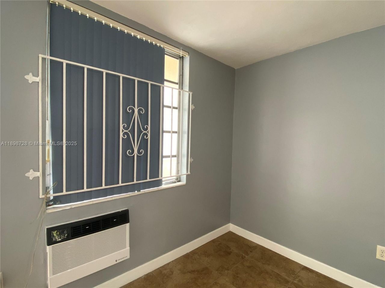 441 Collins Ave, Unit 27, Miami Beach, FL 33139 Photo