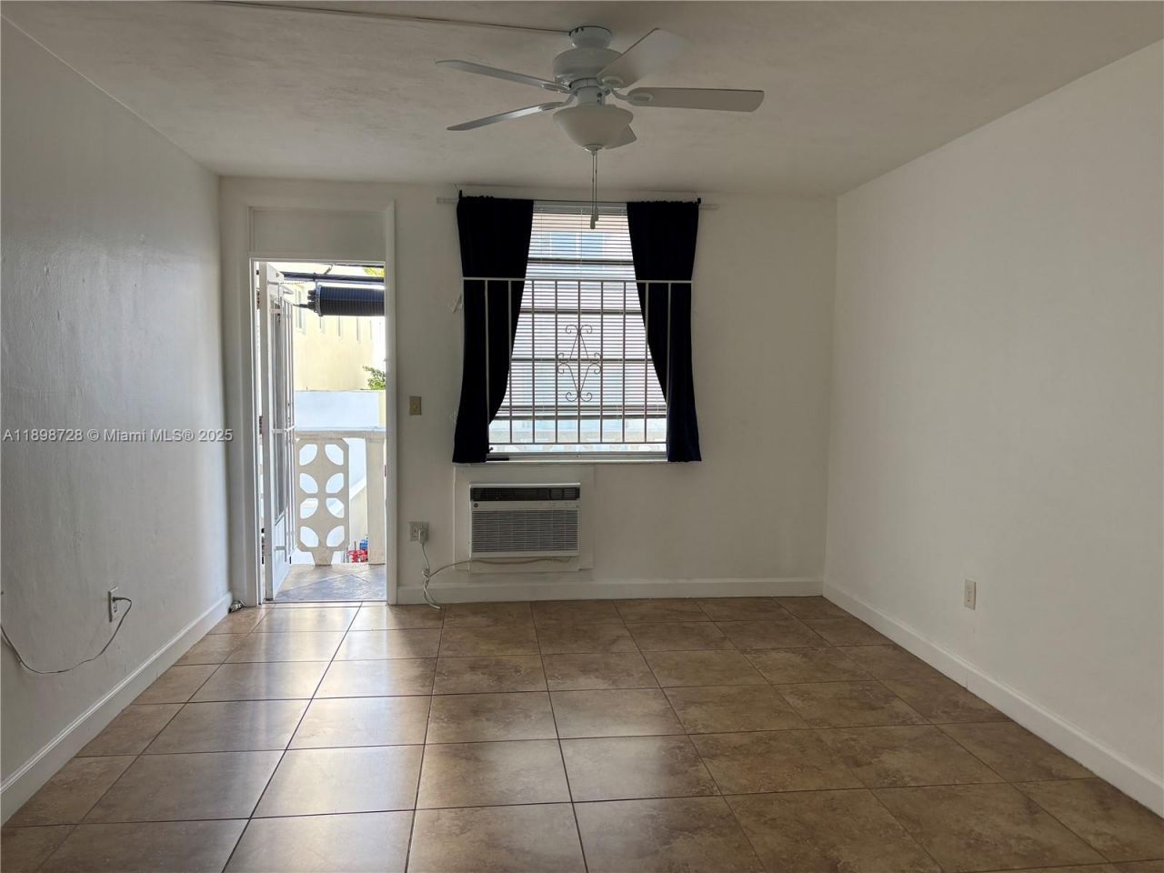 441 Collins Ave, Unit 27, Miami Beach, FL 33139 Photo