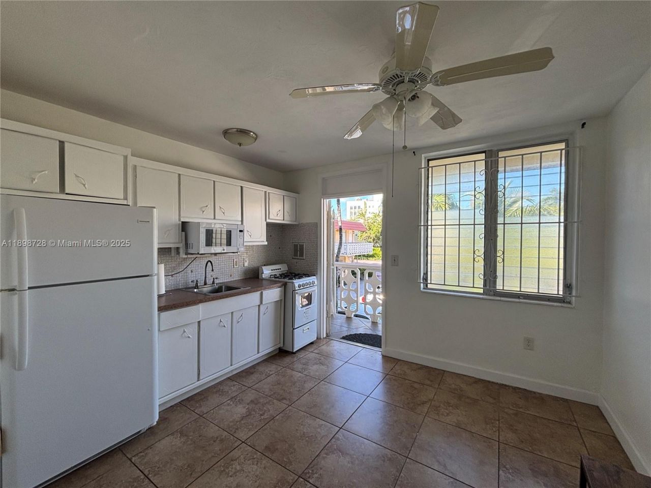 441 Collins Ave, Unit 27, Miami Beach, FL 33139 Photo