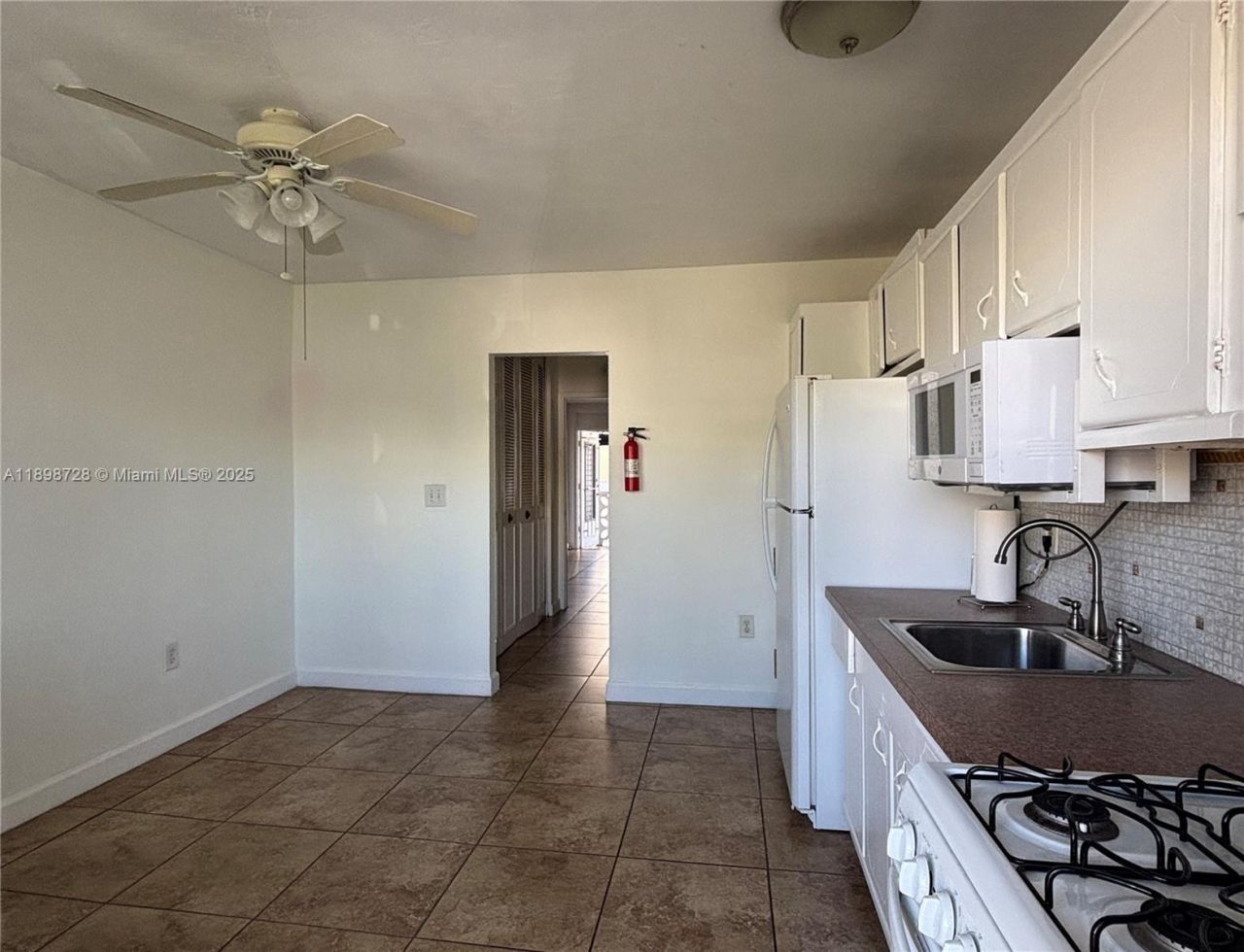 441 Collins Ave, Unit 27, Miami Beach, FL 33139 Photo