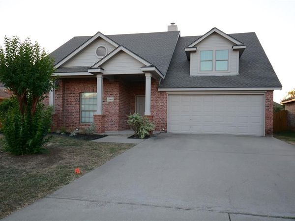 3004 Glenwood Court, Aubrey, TX 76227