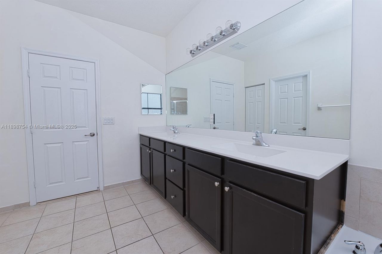 3412 W 103rd Ter, Hialeah, FL 33018 Photo