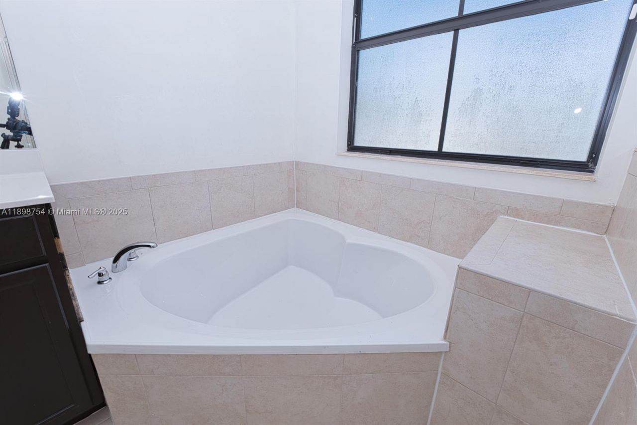 3412 W 103rd Ter, Hialeah, FL 33018 Photo