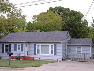 202 NE 76th Terrace, Gladstone, MO 64118