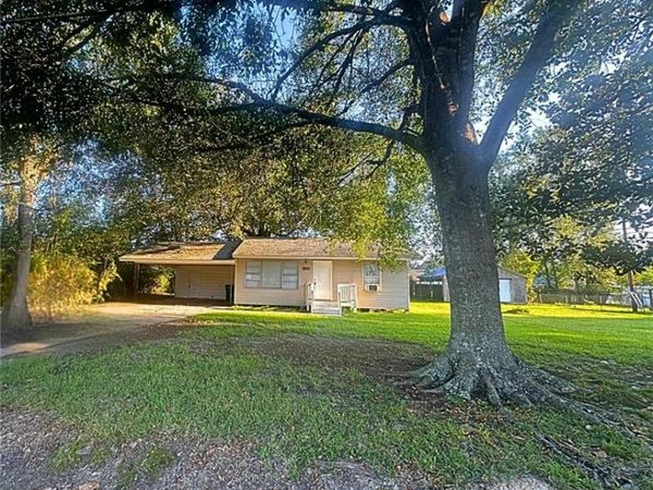 30121 JULIA Street, Albany, LA 70754