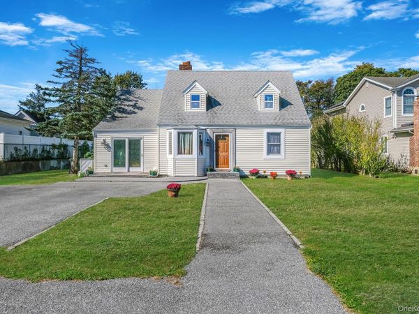 404 Vanderbilt Boulevard, Oakdale, NY 11769