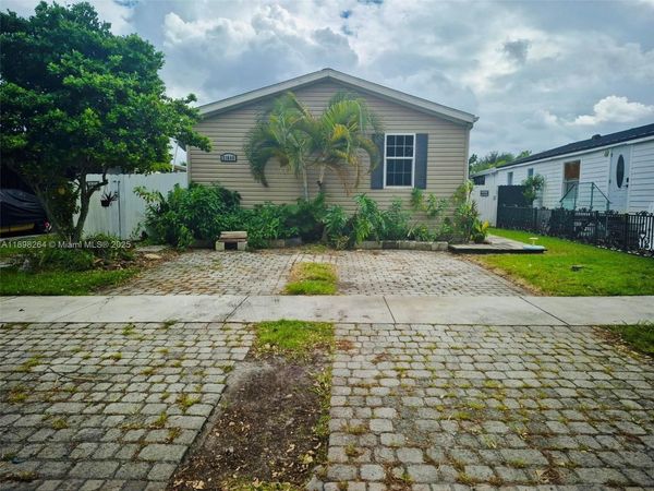 21640 NW 3rd Pl, Pembroke Pines, FL 33029