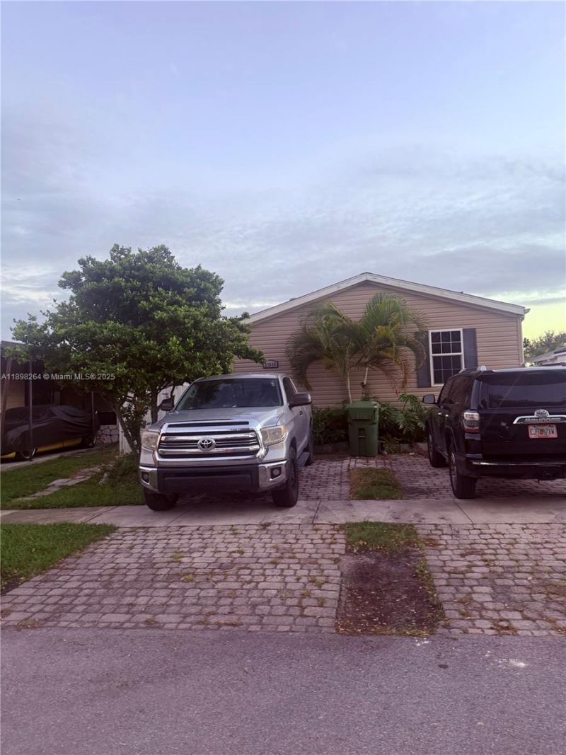 21640 NW 3rd Pl, Pembroke Pines, FL 33029 Photo