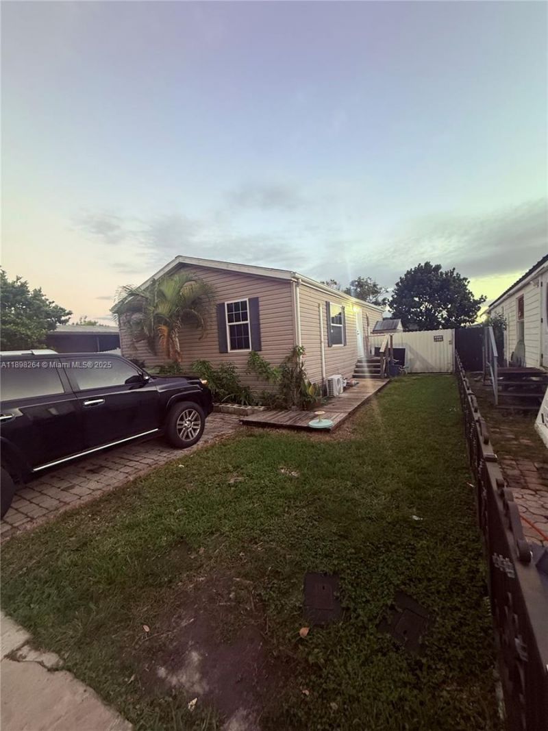 21640 NW 3rd Pl, Pembroke Pines, FL 33029 Photo