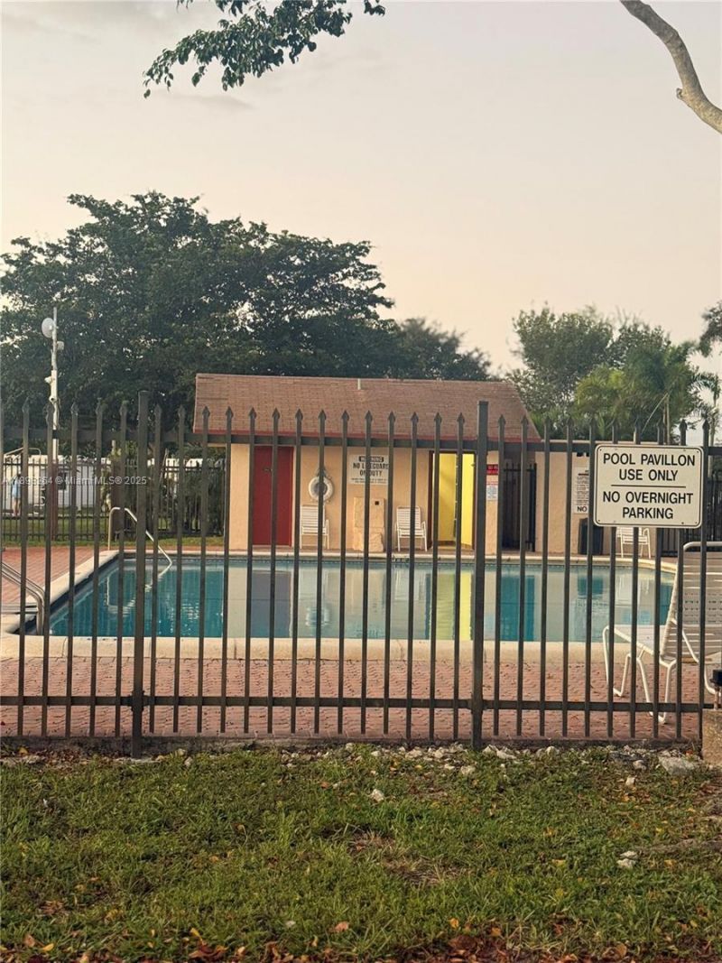 21640 NW 3rd Pl, Pembroke Pines, FL 33029 Photo