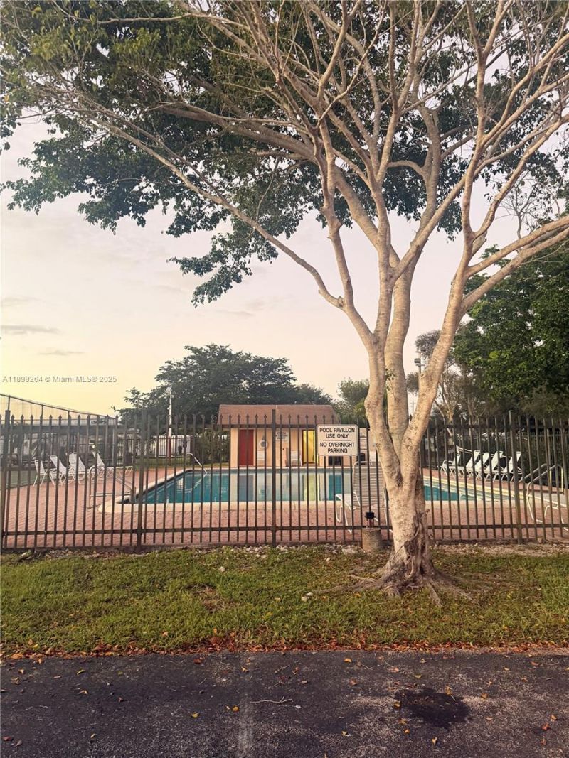 21640 NW 3rd Pl, Pembroke Pines, FL 33029 Photo