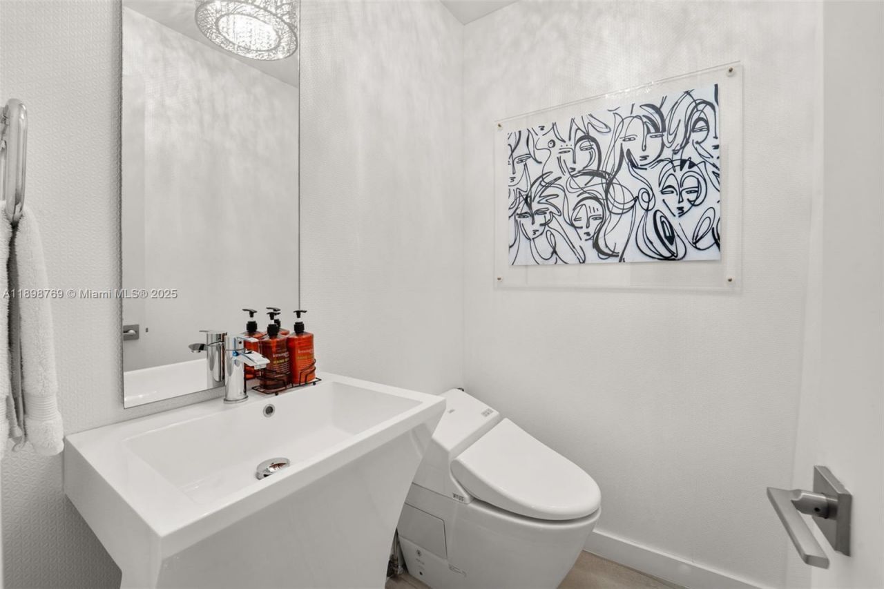 16 Island Ave, Unit 7C, Miami Beach, FL 33139 Photo