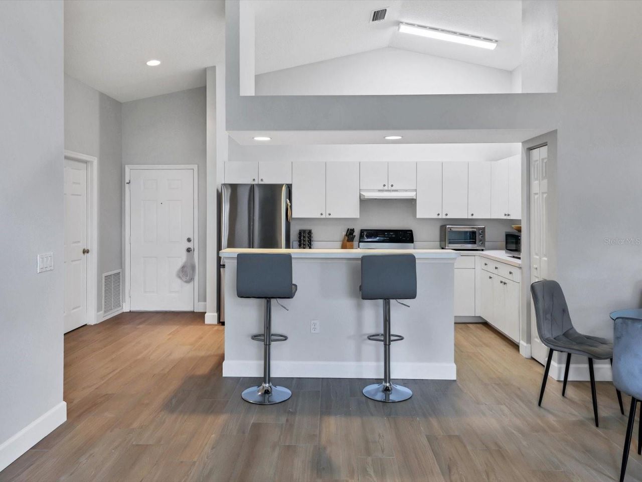 7234 Eleanor Circle, Unit 203, Sarasota, FL 34243 Photo