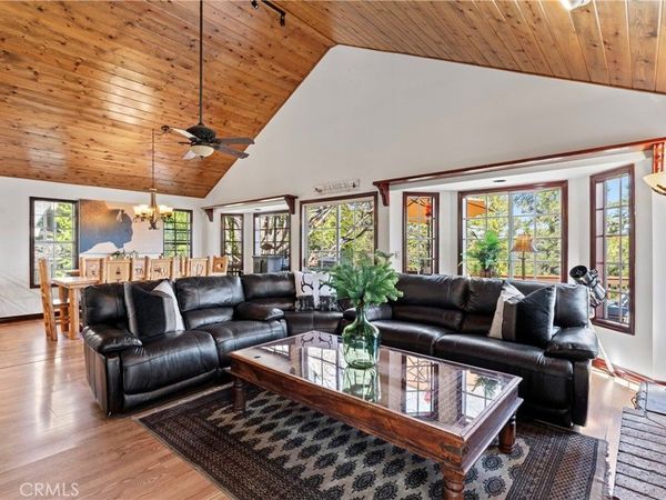 221 Grizzly Road, Lake Arrowhead, CA 92317