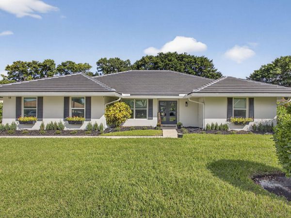 18 Berwick Road, Palm Beach Gardens, FL 33418