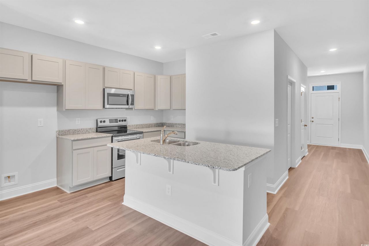 350 Sandridgebury Dr. Photo 4