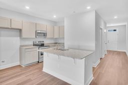 350 Sandridgebury Dr. photo 4